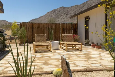 Sauna, Cowboy Pool and Stunning Views - Serene Desert Retreat