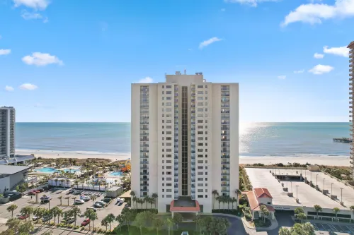 Panoramic Ocean Views and Beach Access - Luxurious Family Haven