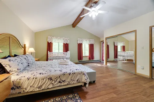 Spacious Deck and Well-Equipped Gym - Inviting Mountain Retreat