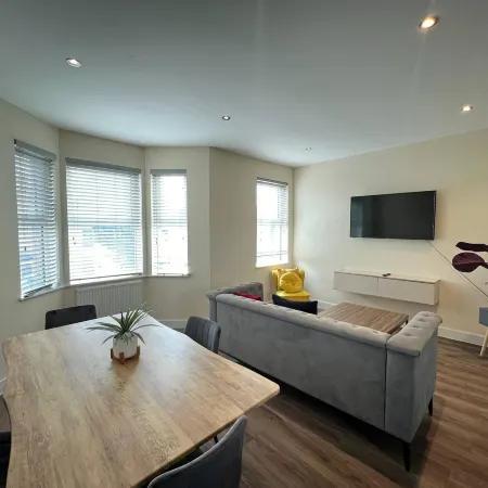 Relax & Recharge Two Bed Apartment - Family Friendly