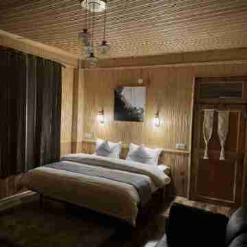 Hostay Tirthan Rooms