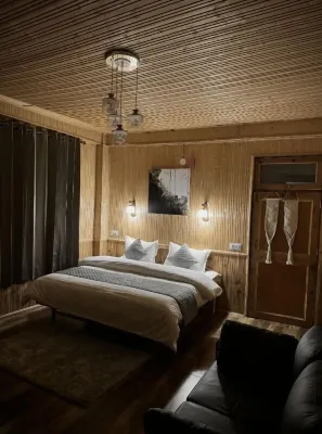 Hostay Tirthan Hotels in Chippni