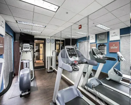 奧斯汀西北湖岸線舒適套房酒店