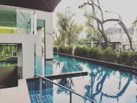 เดอะลักซ์ ลาดพร้าว 10 - สระว่ายน้ำส่วนตัว