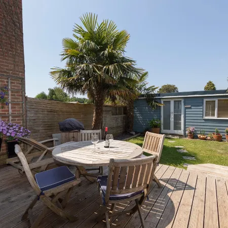 Stylist Split Level 2 Bed with Parking