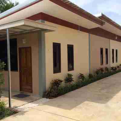 บานาน่า เพลส รีสอร์ท Hotel Exterior