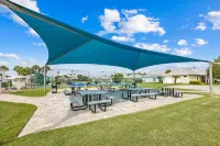 Gulf view!!!  2 Bedrooms & 2 Baths. Bonus includes 2 beach set ups🏝️.