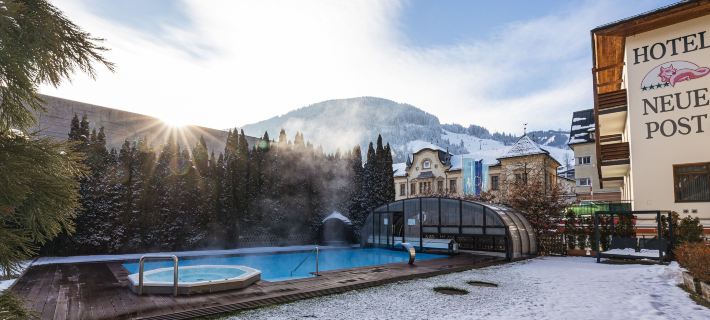 Upside down Town Hotel-Neue Post Hoteles en Distrito de Zell am See