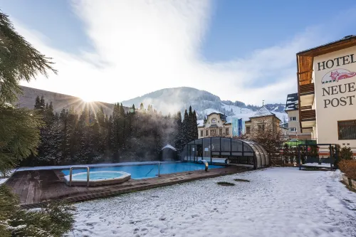 Upside down Town Hotel-Neue Post