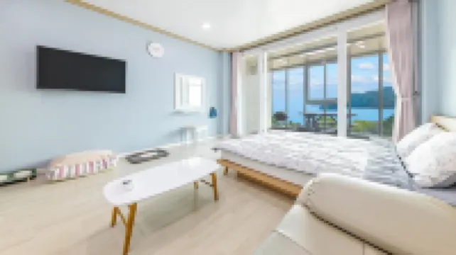 Yeosu Seuteimeong Hotels near Hyangiram Hermitage