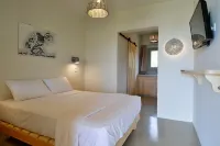 Rooster Guesthouse Rooms Hotels in Kypri