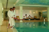 Maritim Hotel Dresden - Uima-altaat