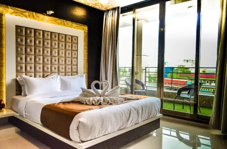 Rudra Shelter International Hotel Отели рядом с достопримечательностью «Васай Форт»