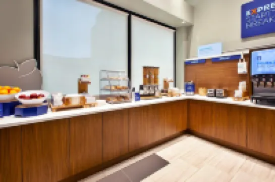 Holiday Inn Express NYC Brooklyn - Sunset Park