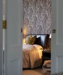 Light-filled Period Apartment - Central Bath
