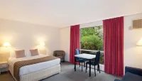 Ringwood Lake Inn Hotels in Croydon
