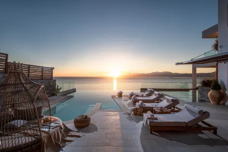 Lady Sea 6 Bedroom Villa with Heated Pool & Private Beach Access Отели рядом с достопримечательностью «Senses Club»