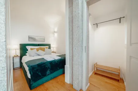 Downtown Premium Apartment by Vacationy