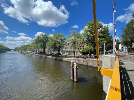 Canal View Stay Amsterdam Отели рядом с достопримечательностью «Амстердамский свободный университет»