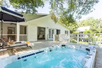 Cast Away by AvantStay Stunning Modern Home Near Beach w Two Kitchens