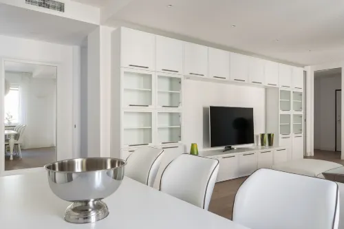 Pure White - by Myhomeincomo