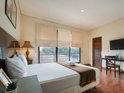 Cove Arimbi Hotel a 