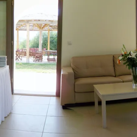 Plaka Hotel II