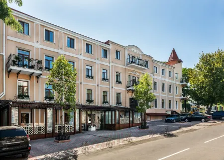 Frederic Koklen Boutique Hotel Отели рядом с достопримечательностью «Храм святого апостола Луки»