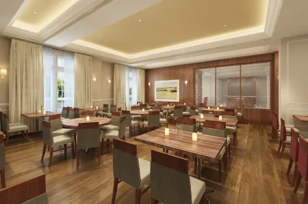 The Inn at Elon Отели в г. Элон