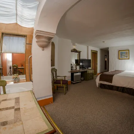 Howard Johnson by Wyndham Morelia Calle Real