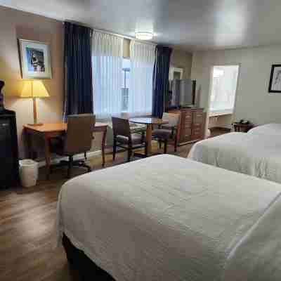 Ramada Bayside Inn and Suites Rooms