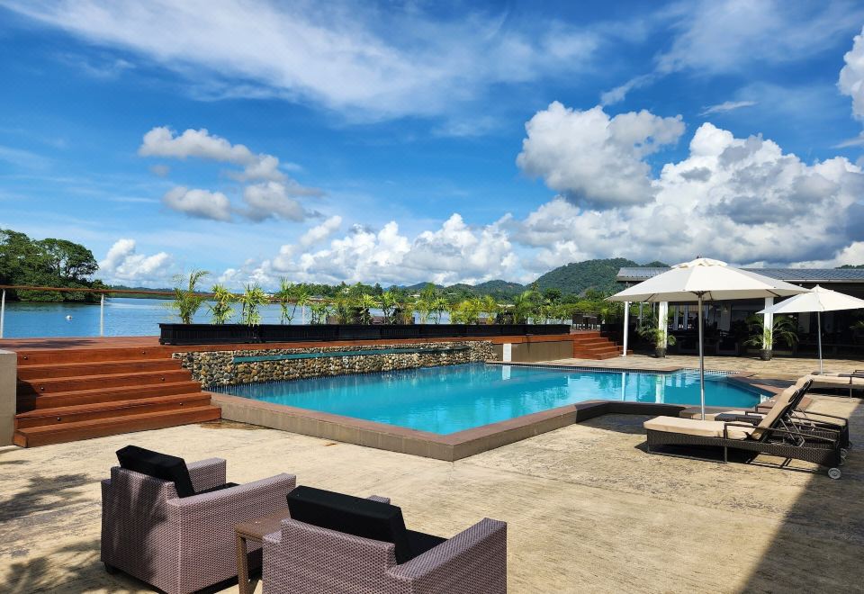 노보텔 수바 라미 베이 수영장