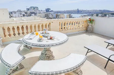 Nobilis Boutique Living Отели рядом с достопримечательностью «Preluna Beach Club»