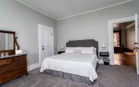 Hatch House Bed & Breakfast Hotels in Towanda