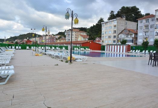 이네볼루 가르데냐 호텔