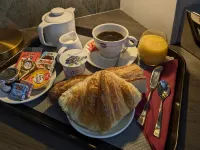 Hôtel Central - servizio colazione