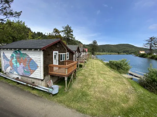 Raines Resort Cabins & RV Hotels in Pacific City