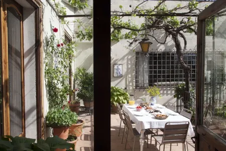 Lo Palauet de la Muralla