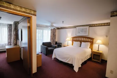 Friday Harbor Suites Hotels in Lopez