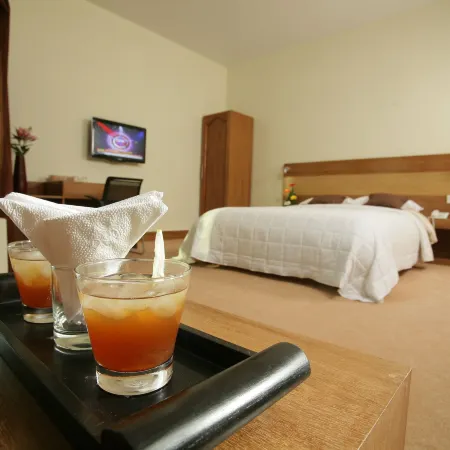 Richmond Hotel & Suites