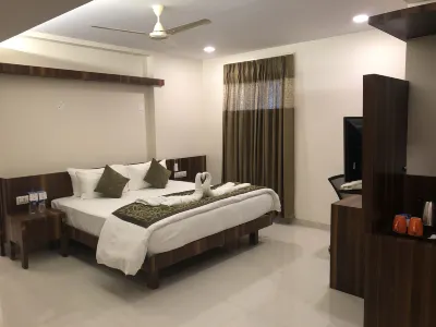 Kyriad Hotel Vijayapura Hoteles cerca de Riyaz General Store