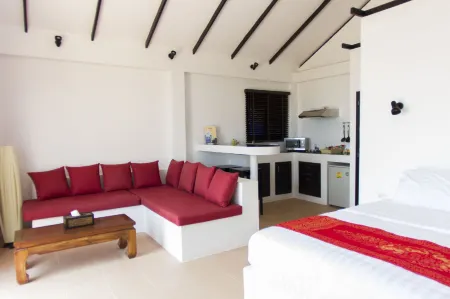 Karo Villas Отели рядом с достопримечательностью «Koh Tao Scuba Club»