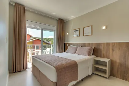 Residencial Casa Flora Отели рядом с достопримечательностью «Lagoa Beach»