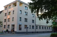 Hotel Jeta Hotels near Hamburg University of Technology