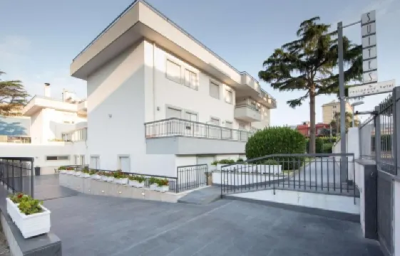 拿坡里套房住宅酒店 鄰近Villa Park Avellino的酒店
