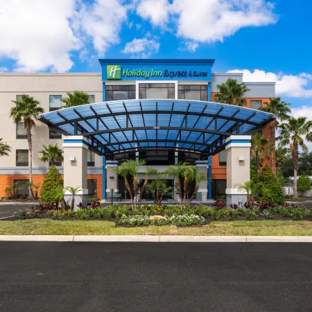 Holiday Inn Express & Suites LAKELAND SOUTH by IHG