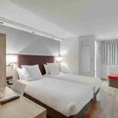 Hôtel l'Amandier Nanterre La Défense Rooms