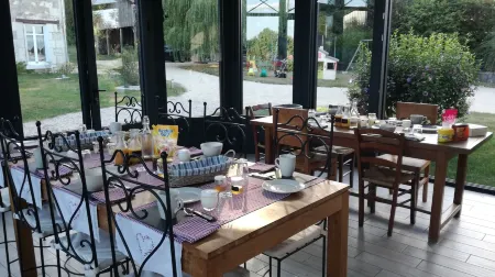 Les Mariniers Chambres d'Hôtes -Guest House - Bain Nordique en Option Отели в г. Куффи