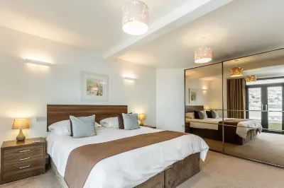 Beachfront Penthouse Apartment with Wrap-Around Balconies and Panoramic Sea Views Hotels in Bishopsteignton
