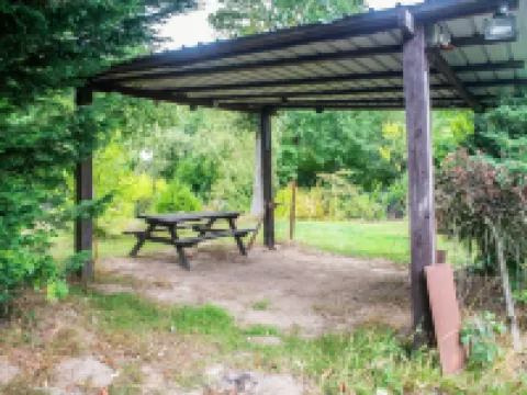 Idyllic Lakeside Cottage Hotel di 